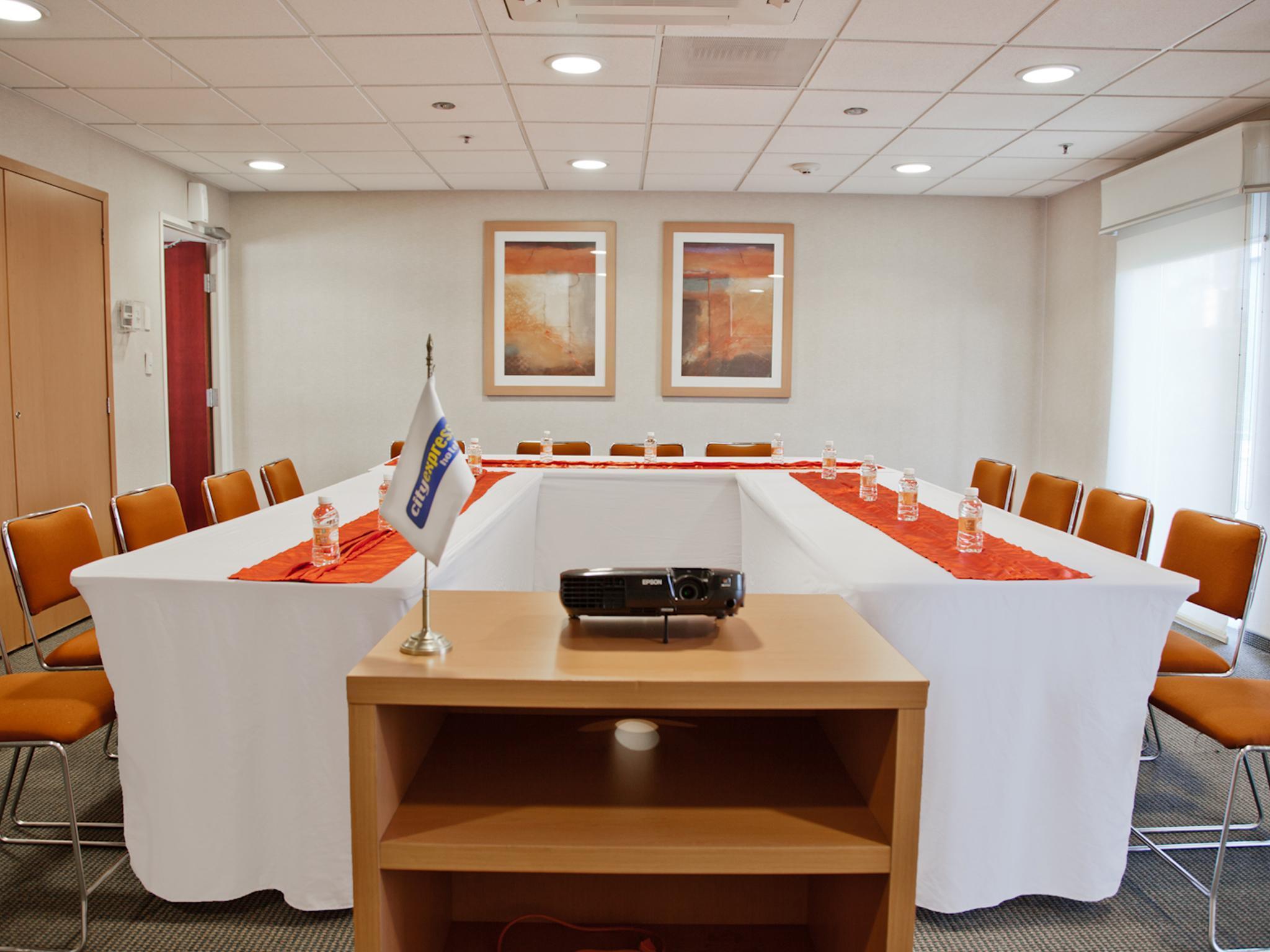 City Express By Marriott Celaya Parque Extérieur photo