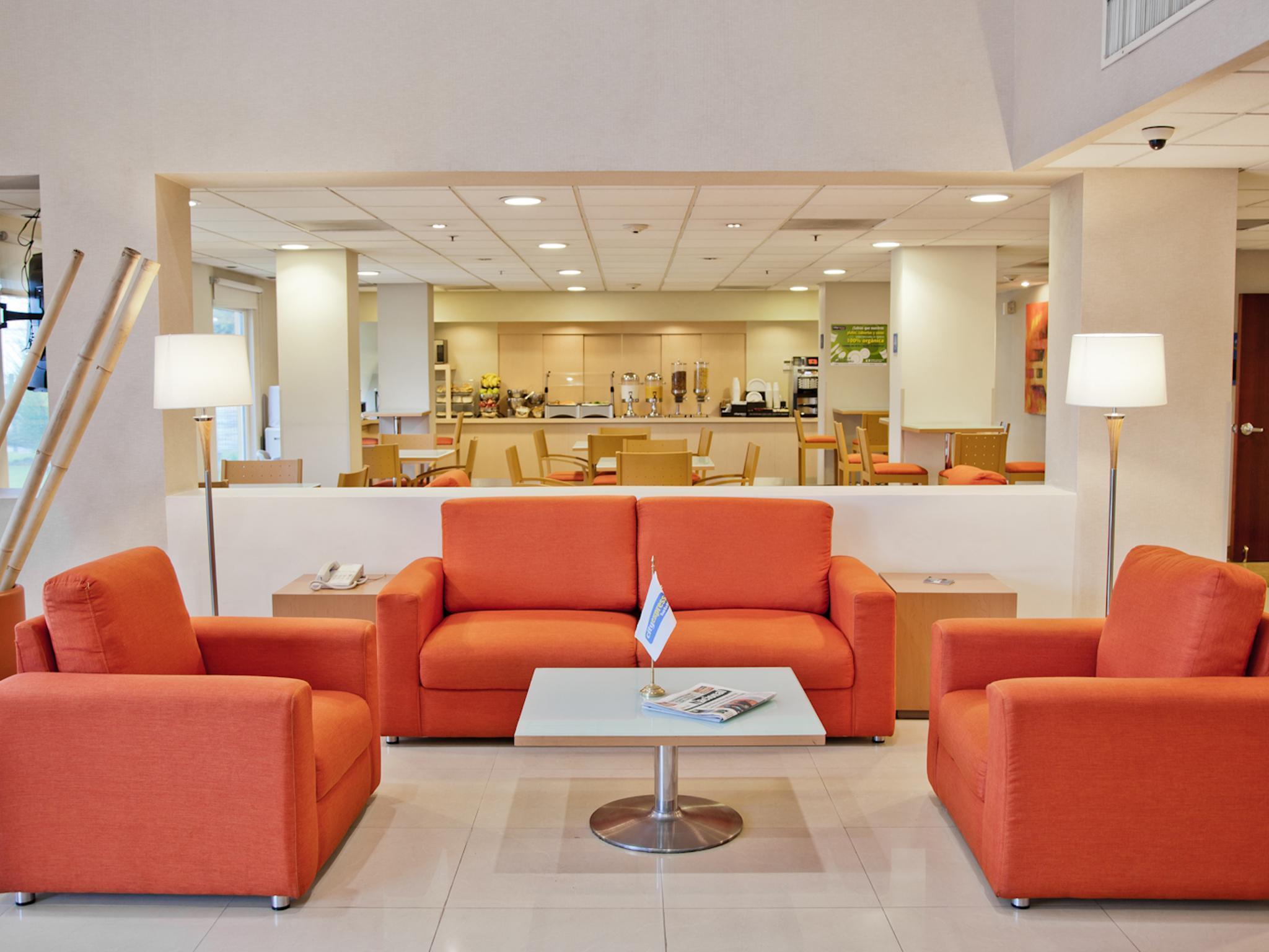 City Express By Marriott Celaya Parque Extérieur photo