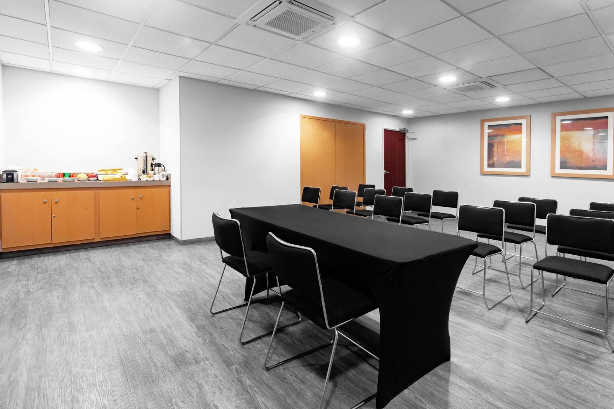 City Express By Marriott Celaya Parque Extérieur photo