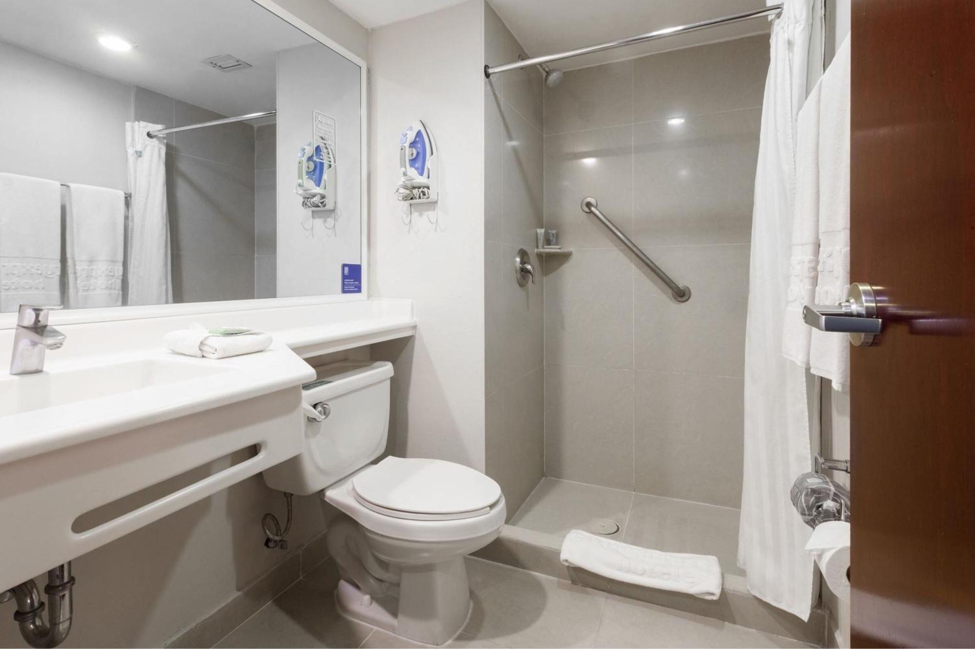 City Express By Marriott Celaya Parque Extérieur photo