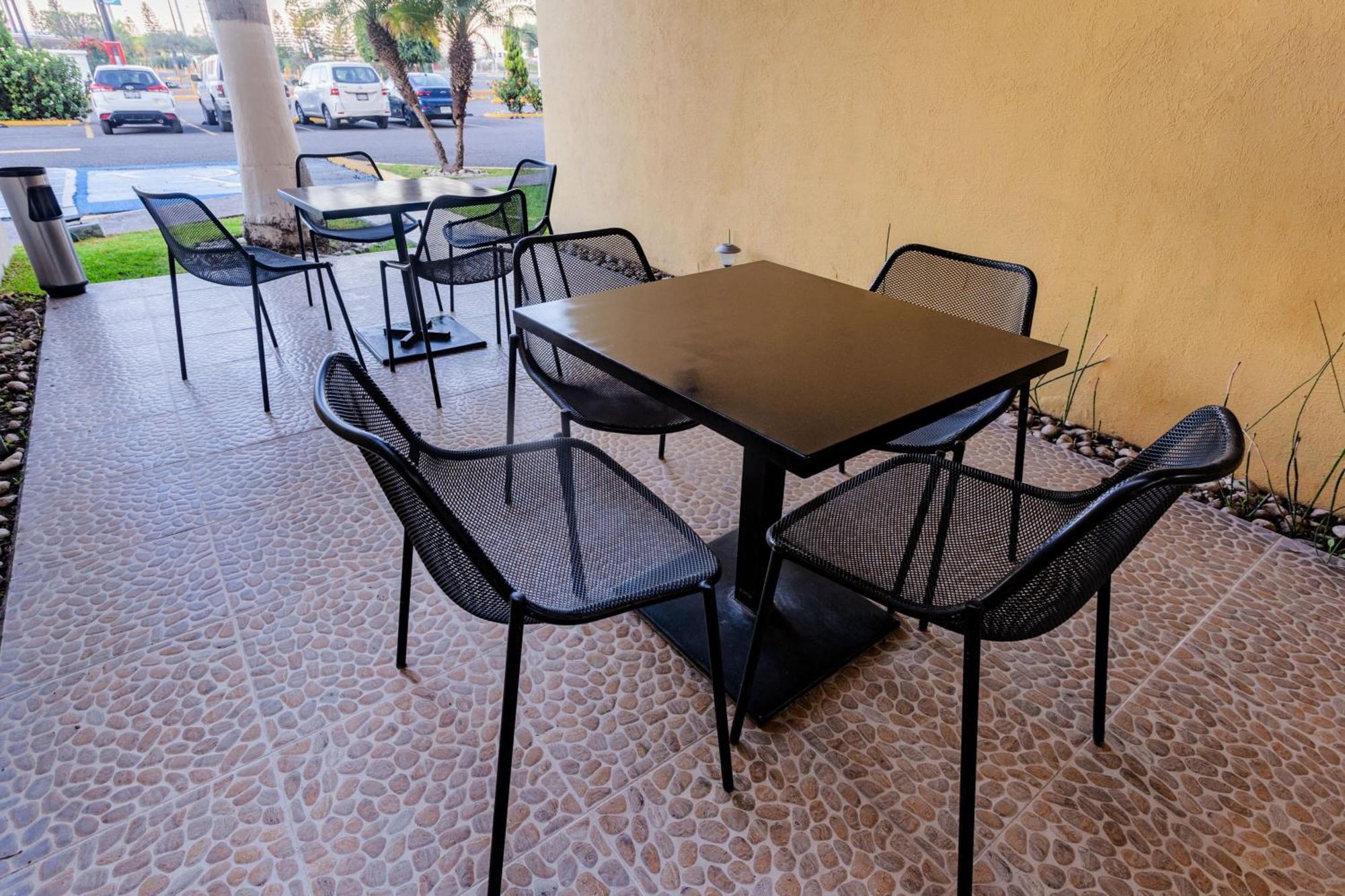 City Express By Marriott Celaya Parque Extérieur photo