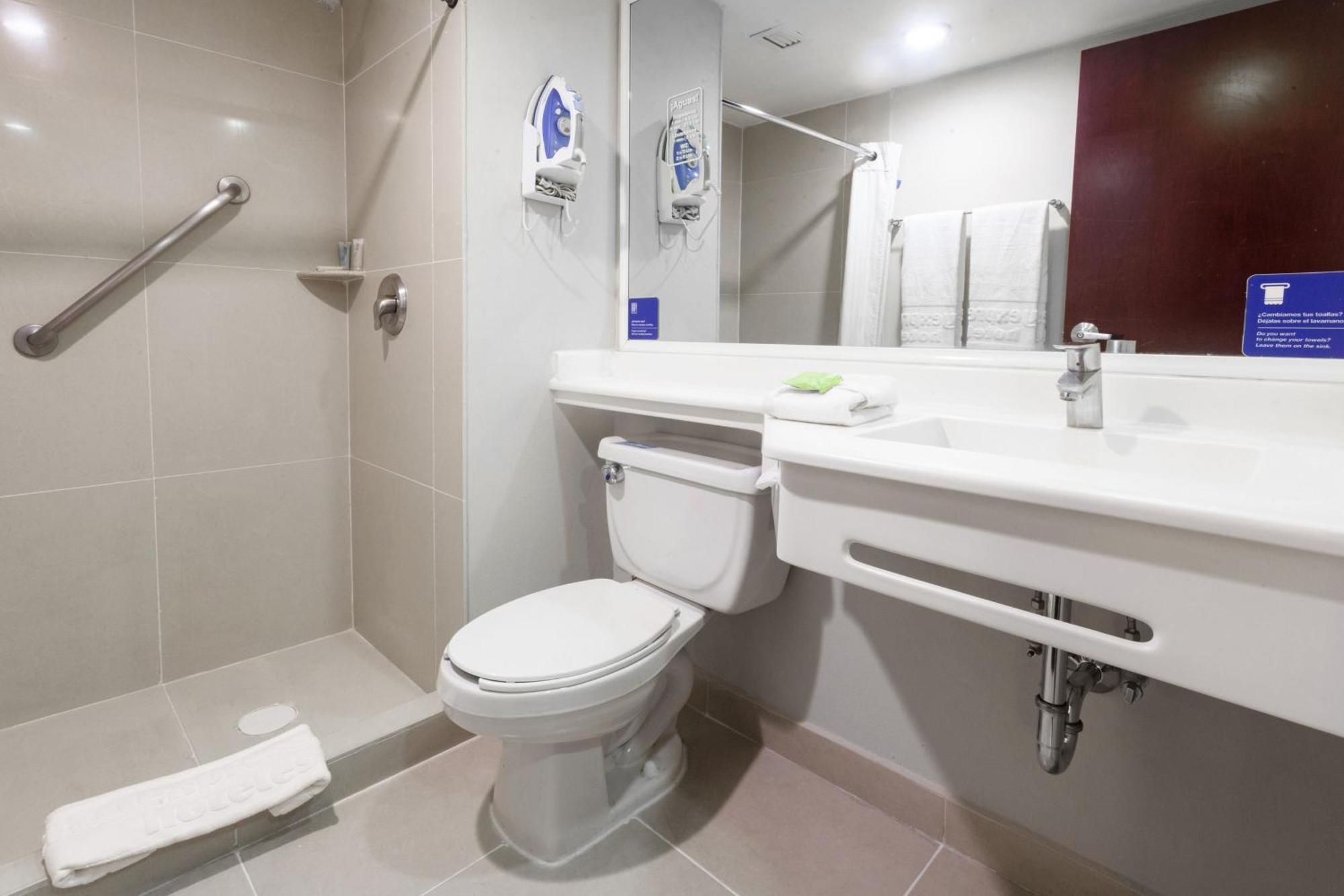 City Express By Marriott Celaya Parque Extérieur photo