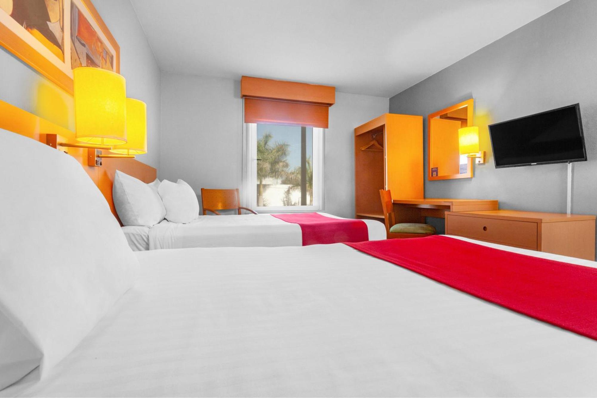 City Express By Marriott Celaya Parque Extérieur photo