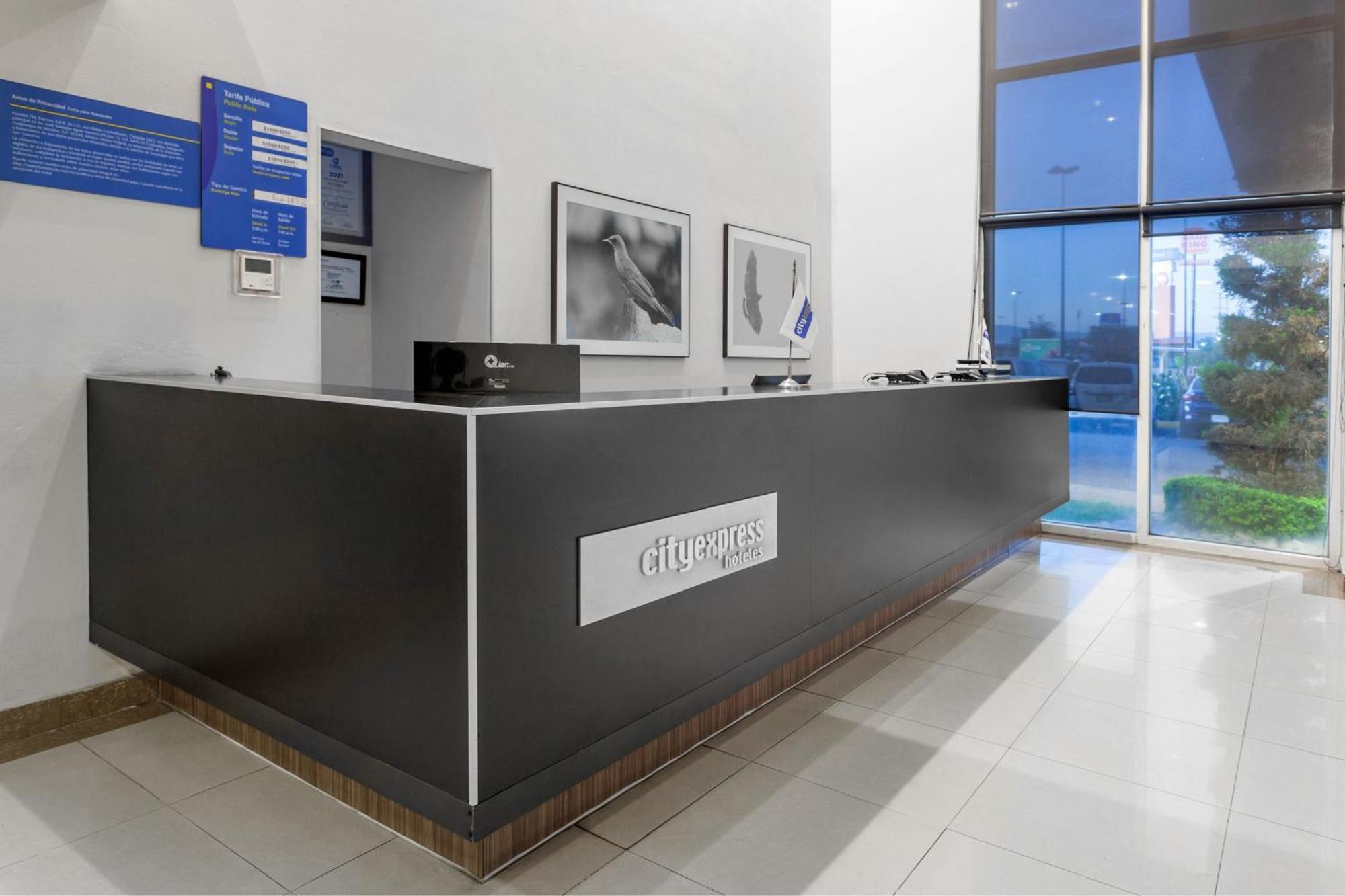 City Express By Marriott Celaya Parque Extérieur photo