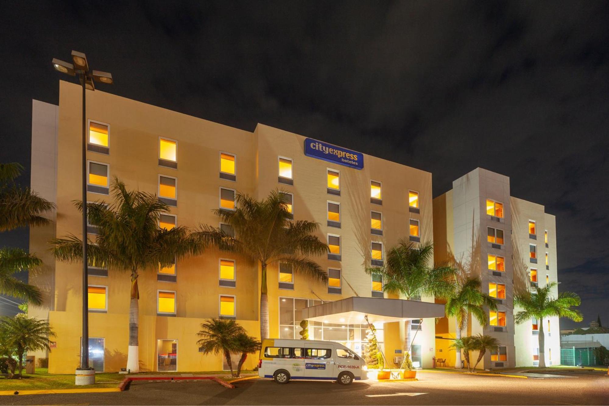 City Express By Marriott Celaya Parque Extérieur photo