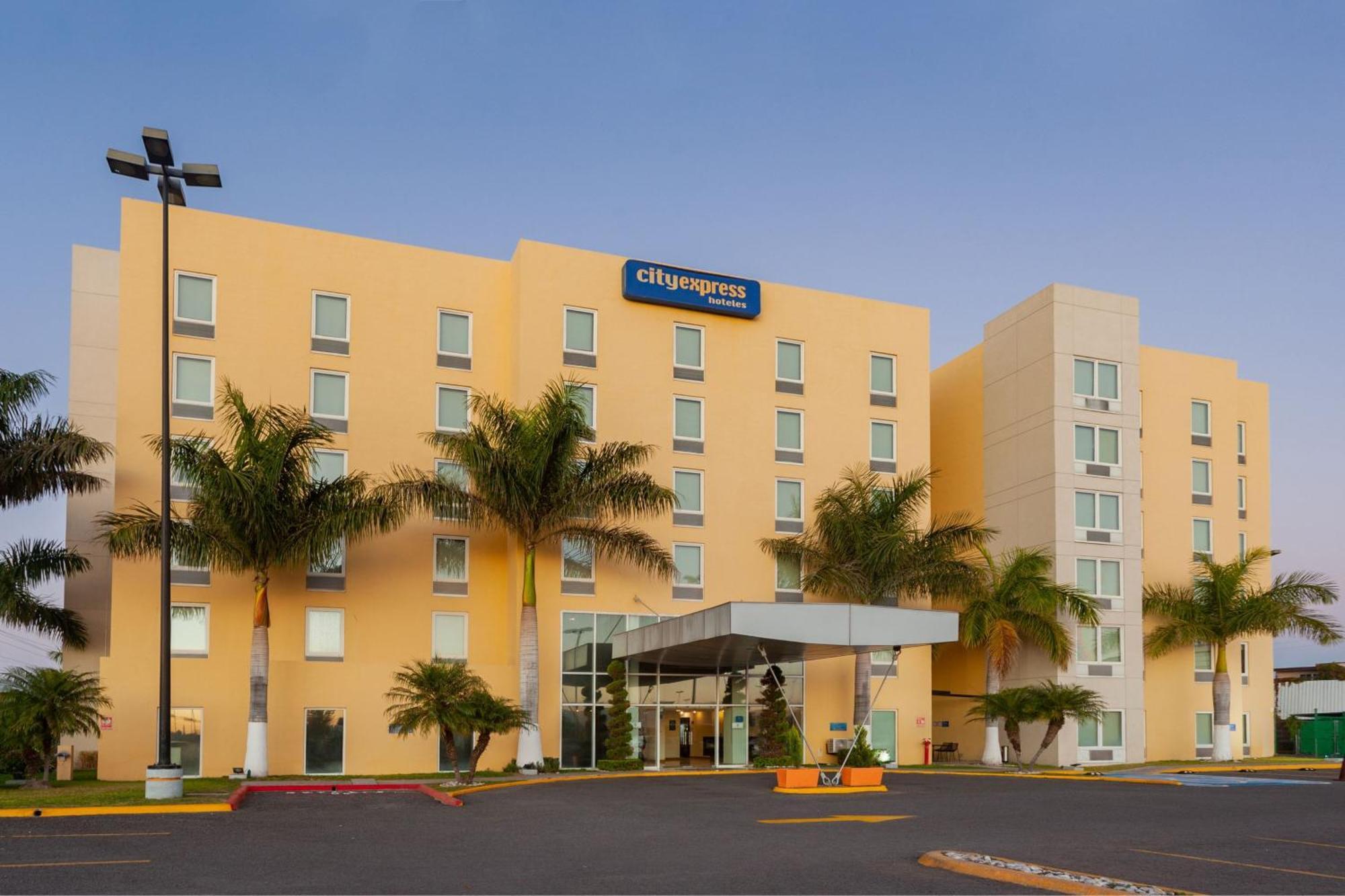 City Express By Marriott Celaya Parque Extérieur photo