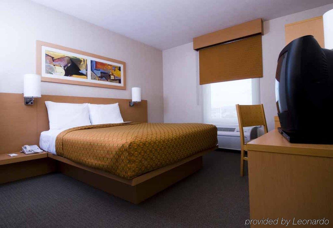 City Express By Marriott Celaya Parque Chambre photo