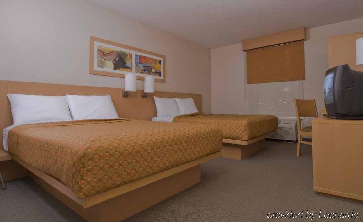 City Express By Marriott Celaya Parque Extérieur photo