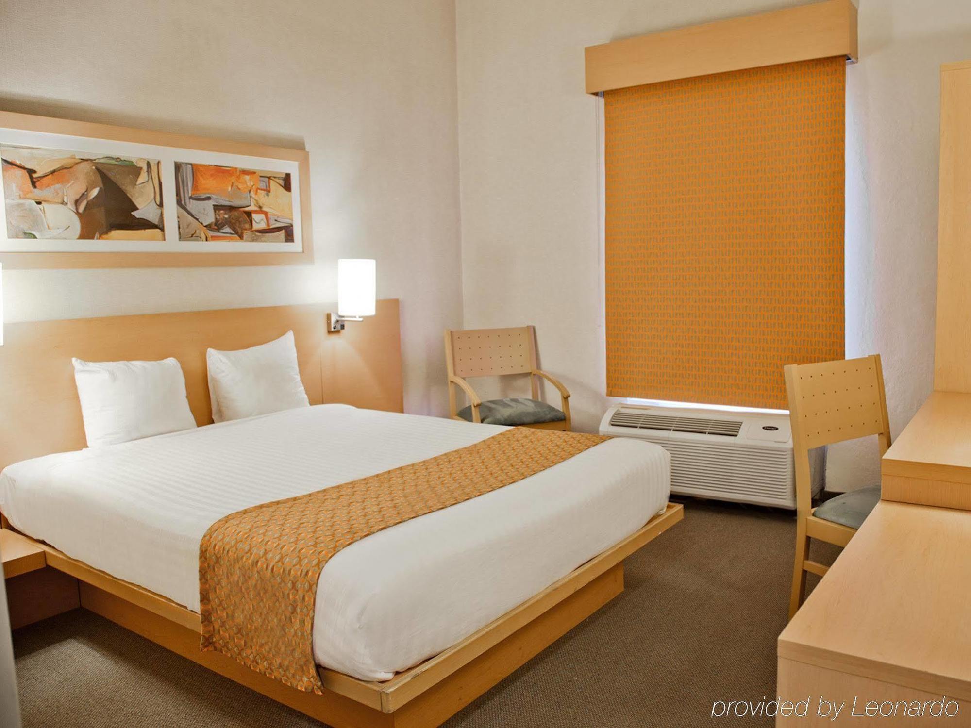 City Express By Marriott Celaya Parque Extérieur photo
