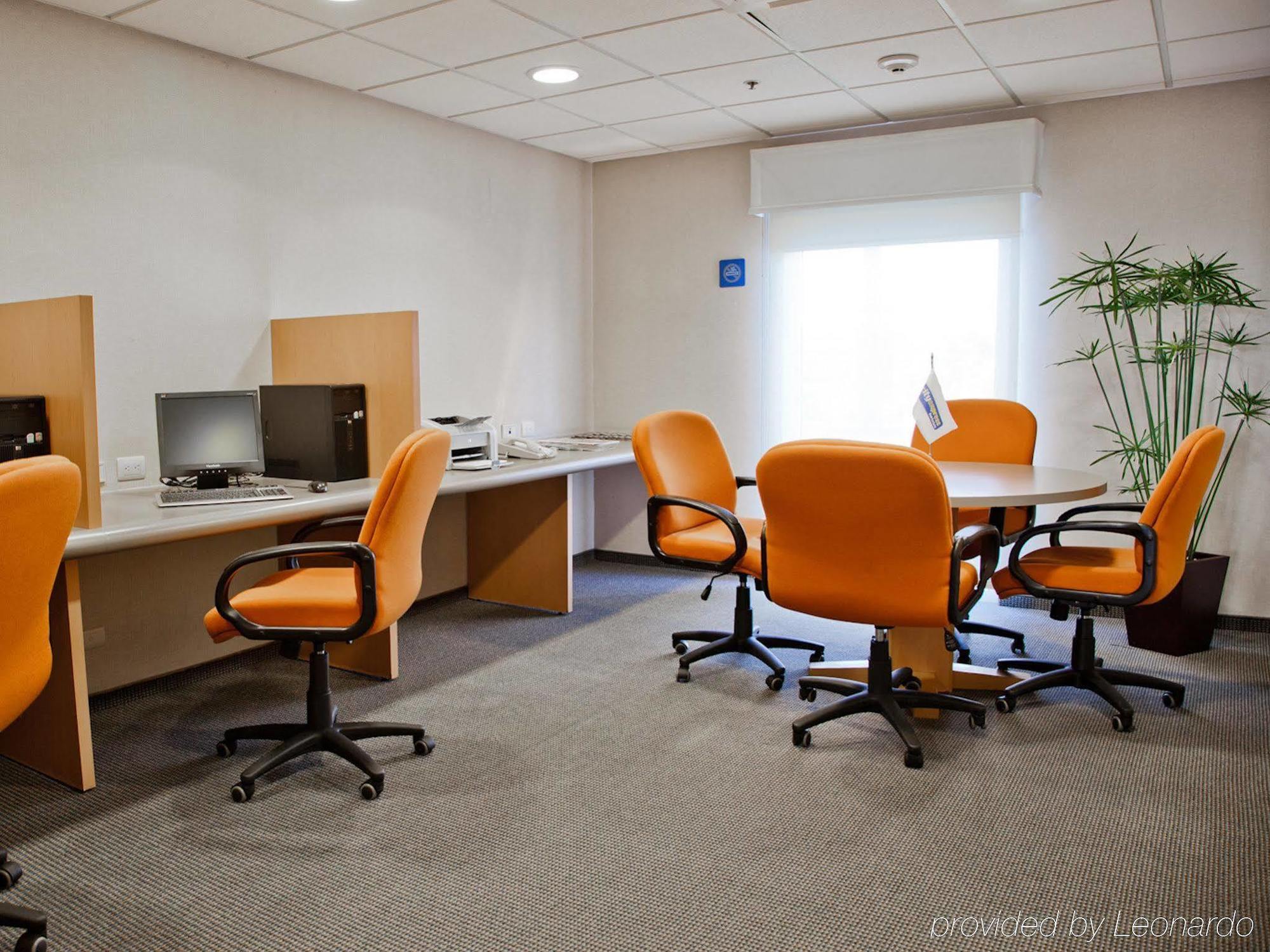 City Express By Marriott Celaya Parque Extérieur photo