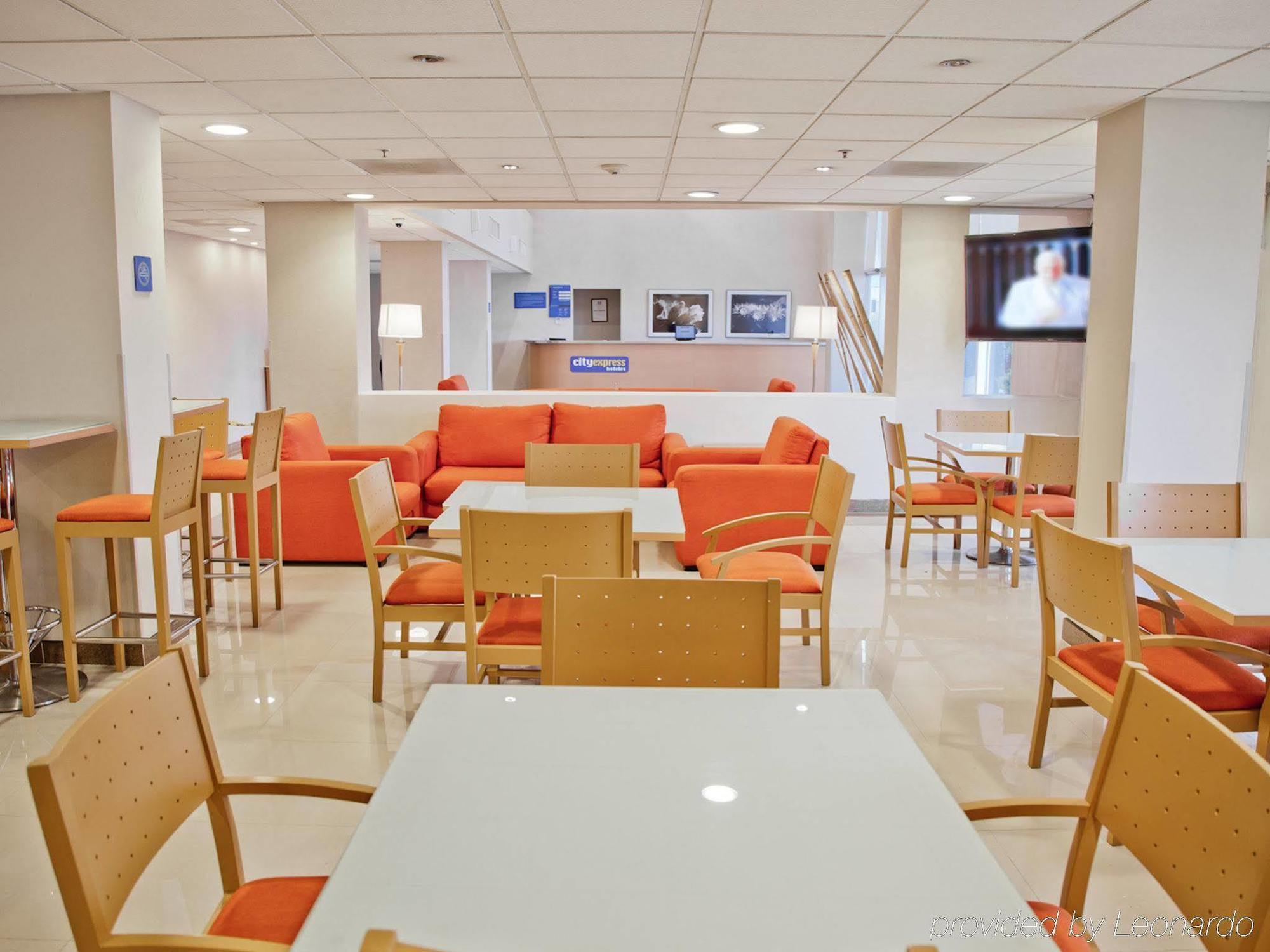City Express By Marriott Celaya Parque Extérieur photo